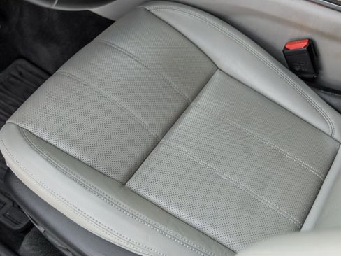 Used 2019 Land Rover Range Rover Velar S image 18