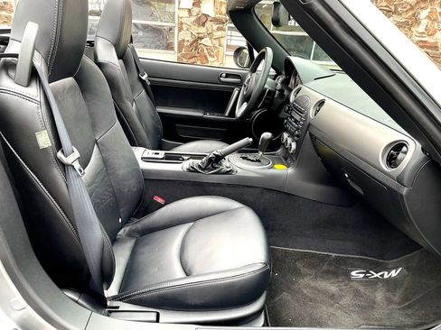Used 2010 MAZDA MX-5 Miata Grand Touring w/ Premium Pkg image 16