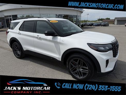 Used 2025 Ford Explorer ST-Line w/ ST-Line Street Pack AWD/4WD image 12