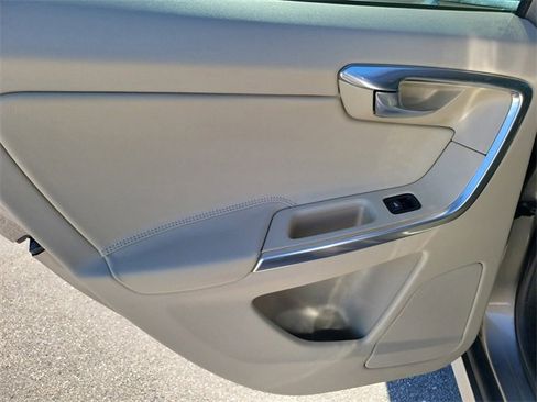 Used 2015 Volvo XC60 T6 w/ Proximity Package image 11