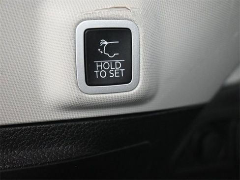 Used 2023 Jeep Grand Cherokee Limited w/ Luxury Tech Group II image 24