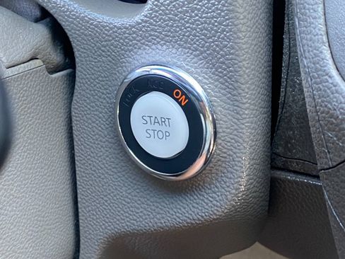 Used 2010 INFINITI G37 Convertible w/ Premium Pkg RWD image 21