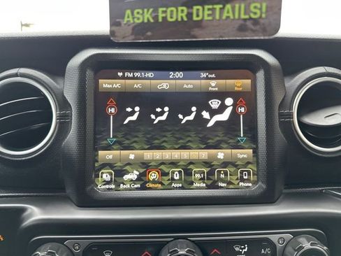 Used 2018 Jeep Wrangler Unlimited Sahara image 32