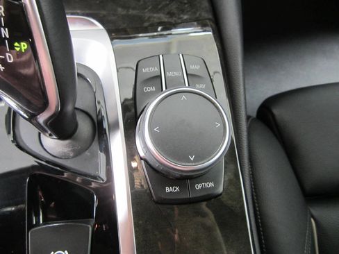 Used 2018 BMW 540i w/ Premium Package image 34