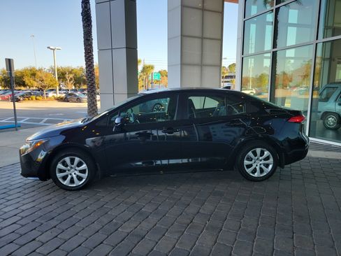 Certified 2025 Toyota Corolla LE image 3