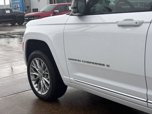 Used 2023 Jeep Grand Cherokee Summit w/ Adv Protech Group IV AWD/4WD image 17