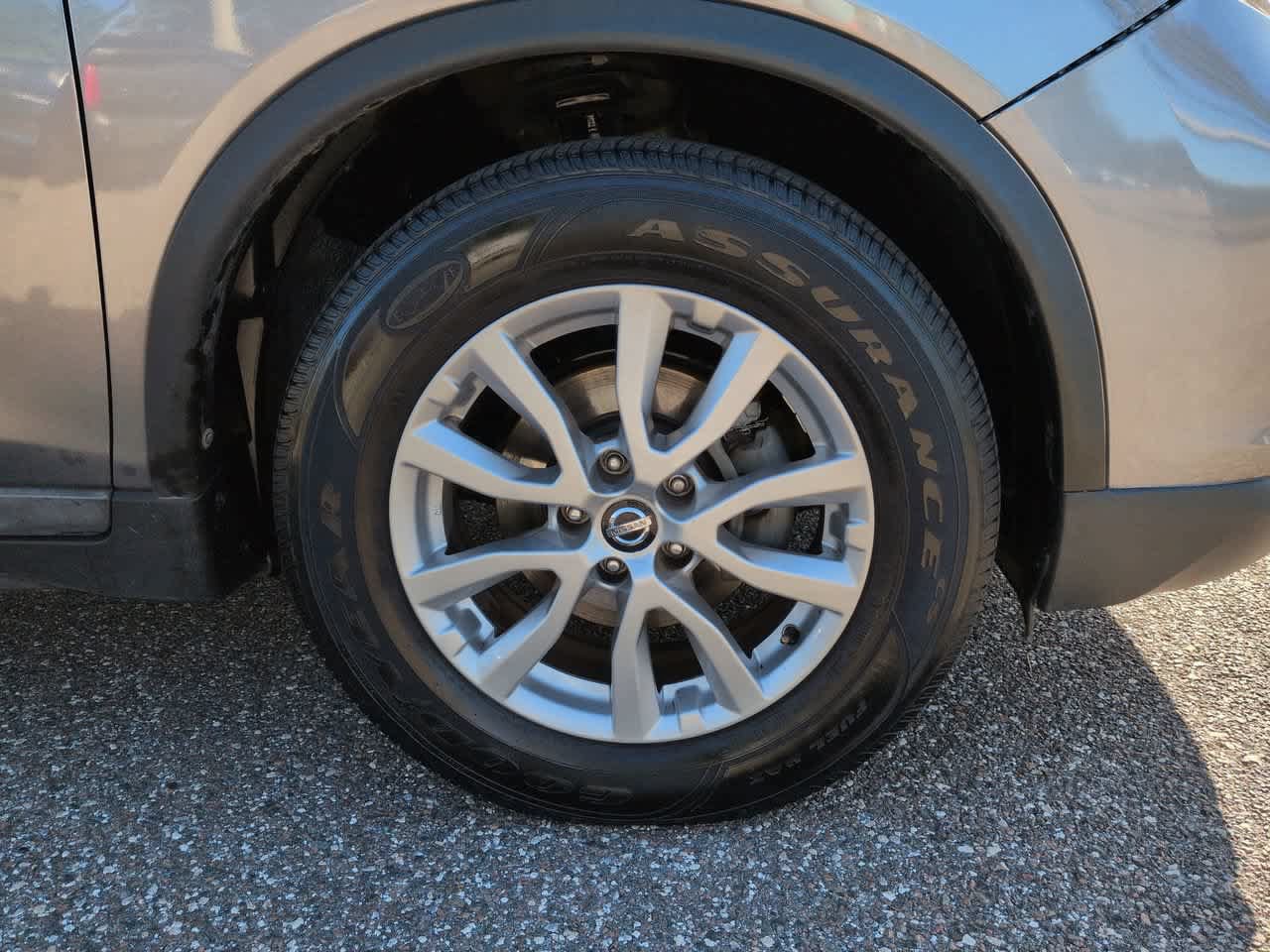 Used 2018 Nissan Rogue SV FWD image 11