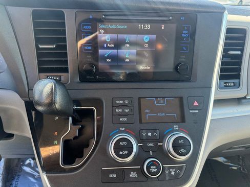 Used 2015 Toyota Sienna LE image 16