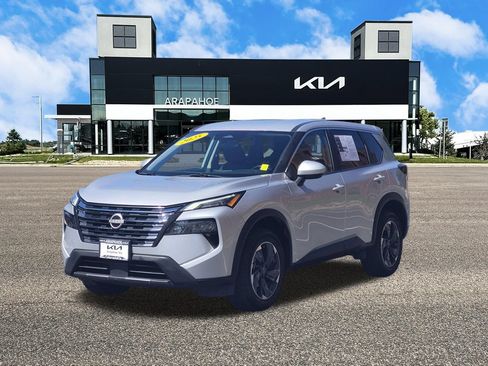 Used 2025 Nissan Rogue SV AWD/4WD image 4