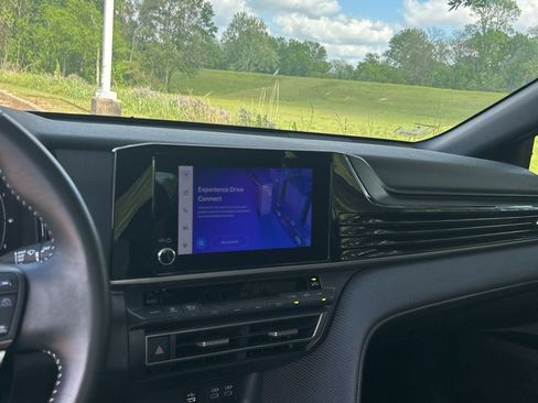 Used 2025 Toyota Camry SE image 10