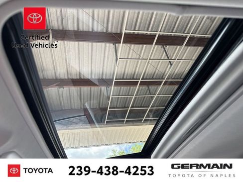 Used 2021 Toyota RAV4 XLE Premium image 12