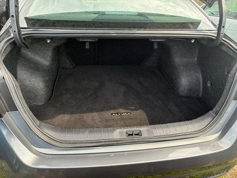 Used 2025 Nissan Altima 2.5 SV FWD image 25