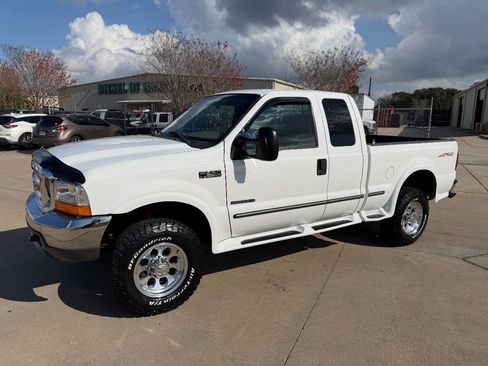 Used 1999 Ford F250 Lariat image 1