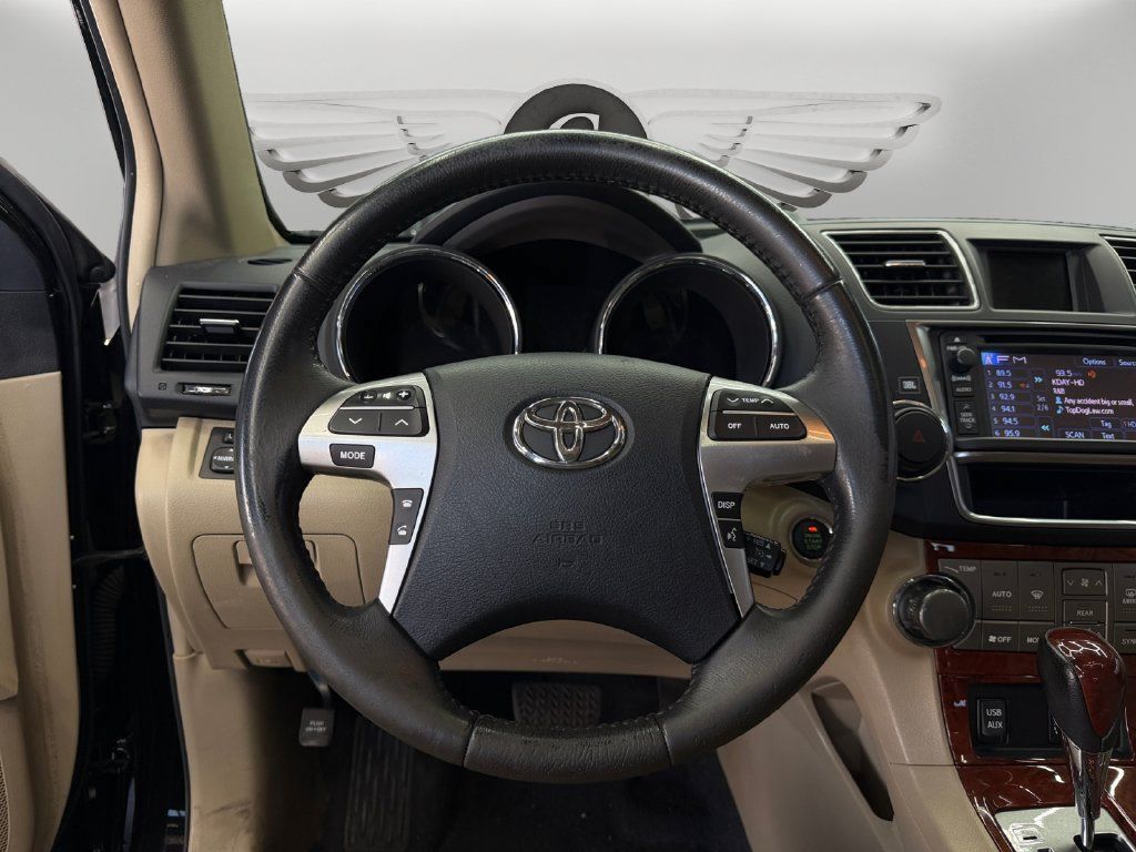 Used 2013 Toyota Highlander Limited FWD image 12