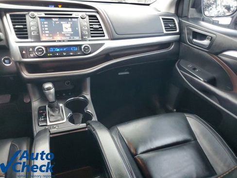 Used 2016 Toyota Highlander XLE AWD/4WD image 17