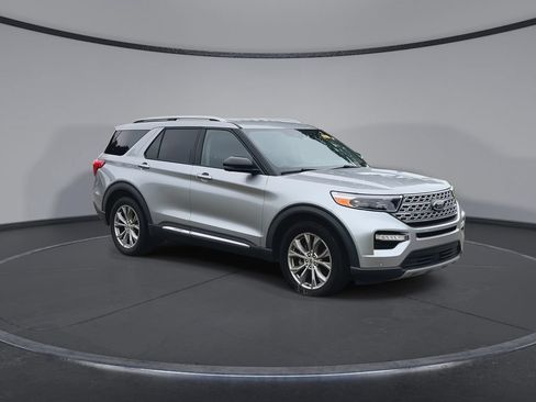Used 2022 Ford Explorer Limited w/ Equipment Group 301A RWD image 2