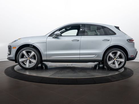 Certified 2024 Porsche Macan AWD/4WD image 2