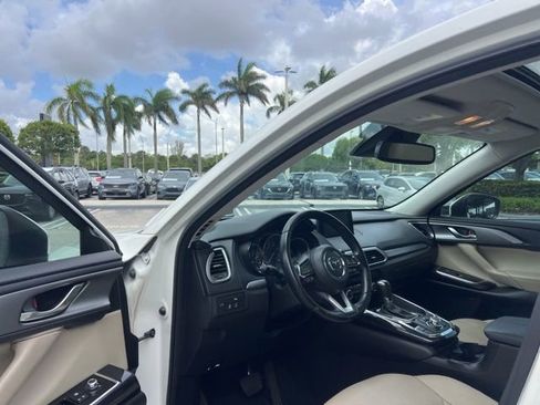 Used 2018 MAZDA CX-9 Touring w/ Touring Premium Package FWD image 16