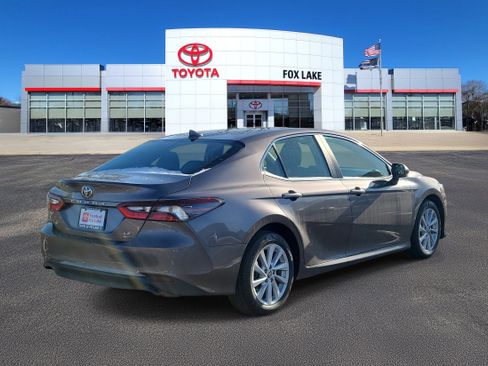 Used 2022 Toyota Camry LE image 4