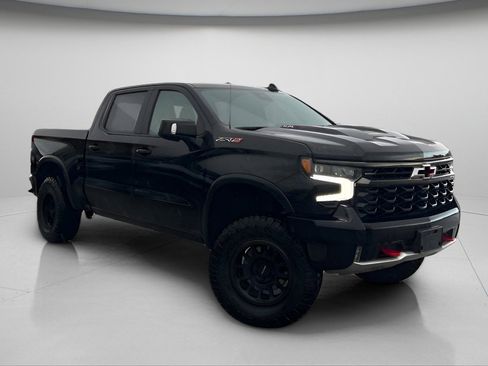 Used 2022 Chevrolet Silverado 1500 ZR2 w/ Technology Package image 2