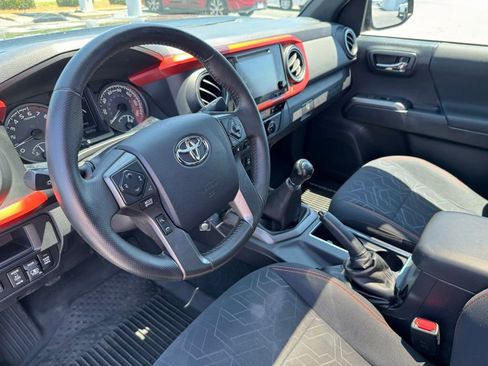 Used 2017 Toyota Tacoma TRD Off-Road AWD/4WD image 14