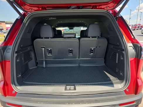 New 2027 Chevrolet Traverse LT w/ Midnight/Sport Edition FWD image 14