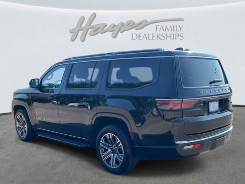 Used 2024 Jeep Wagoneer Series II w/ Flexible Seating Group RWD image 5