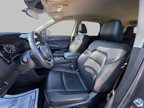 Used 2025 Nissan Pathfinder SL image 19