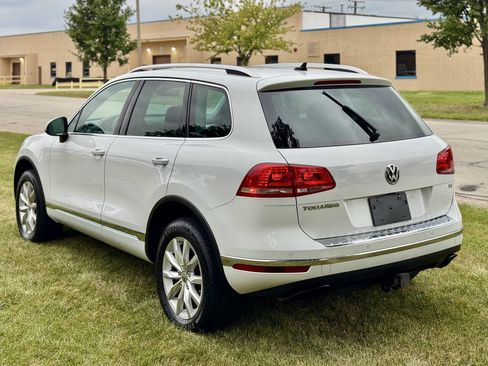 Used 2017 Volkswagen Touareg Sport image 6