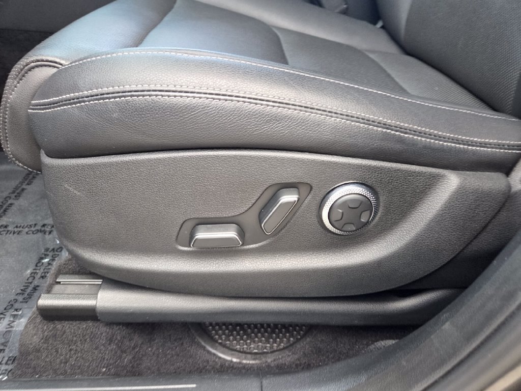 Used 2025 Genesis GV70 2.5T AWD/4WD image 10