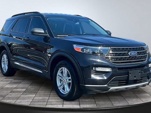 Used 2021 Ford Explorer XLT w/ Equipment Group 202A AWD/4WD image 3