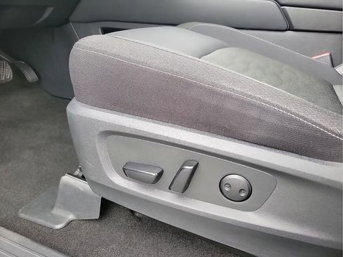 Used 2025 Nissan Pathfinder SV FWD image 13