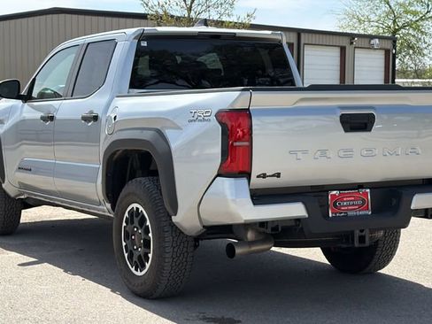 Certified 2025 Toyota Tacoma TRD Off-Road image 9