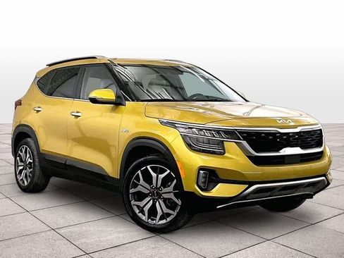 Used 2023 Kia Seltos SX w/ SX Sunroof Package AWD/4WD image 2
