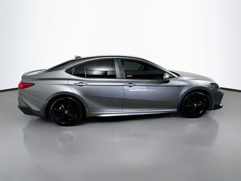 Used 2025 Toyota Camry SE FWD image 3