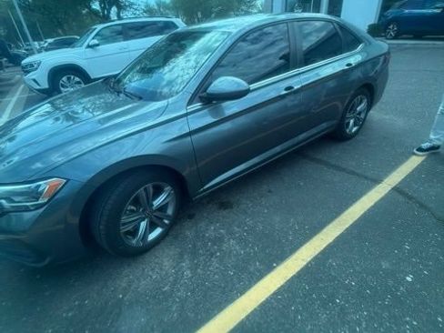 Used 2022 Volkswagen Jetta SE FWD image 3