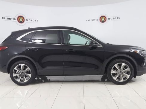 Used 2023 Ford Escape Platinum image 2