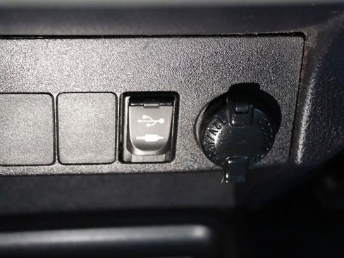 Used 2015 Toyota RAV4 LE FWD image 23