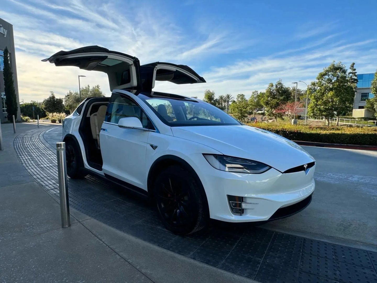 Used 2017 Tesla Model X P100D AWD/4WD image 4