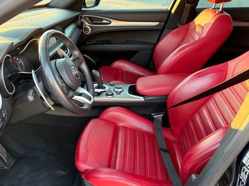 Used 2022 Alfa Romeo Stelvio Veloce image 12