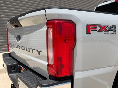 New 2026 Ford F250 XLT w/ FX4 Off-Road Package AWD/4WD image 11