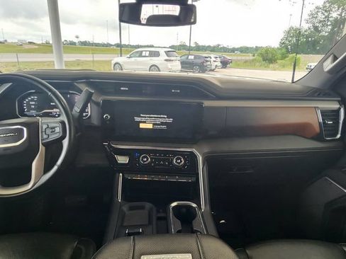 Used 2024 GMC Sierra 2500 Denali AWD/4WD image 17
