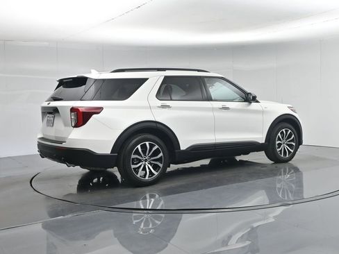 Used 2022 Ford Explorer ST-Line RWD image 34
