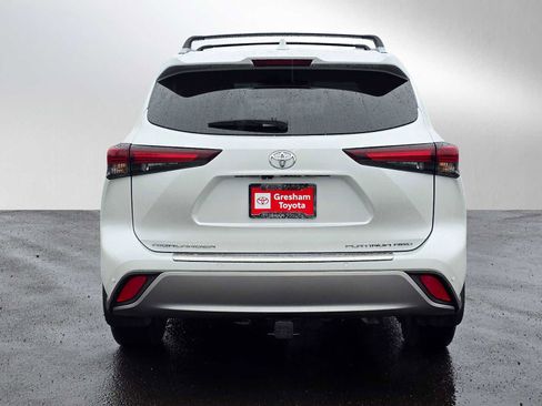 Used 2024 Toyota Highlander Platinum AWD/4WD image 5