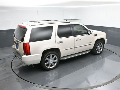 Used 2013 Cadillac Escalade Luxury image 47