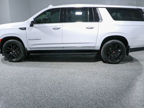 Used 2023 GMC Yukon XL SLT AWD/4WD image 10