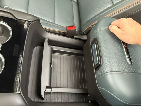 Used 2025 GMC Yukon AT4 w/ AT4 Premium Package image 28