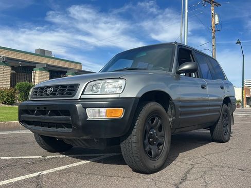 Used 1999 Toyota RAV4 2WD 4-Door image 2