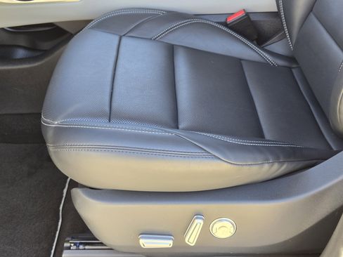 Used 2024 Lincoln Nautilus Premier image 28