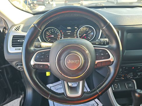 Used 2020 Jeep Compass Latitude w/ Popular Equipment Group FWD image 5